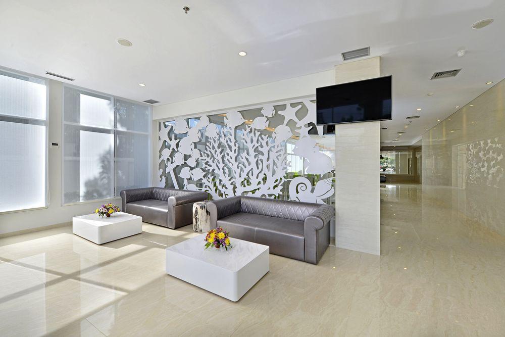 Whiz Prime Hotel Sudirman Cilacap Exterior foto
