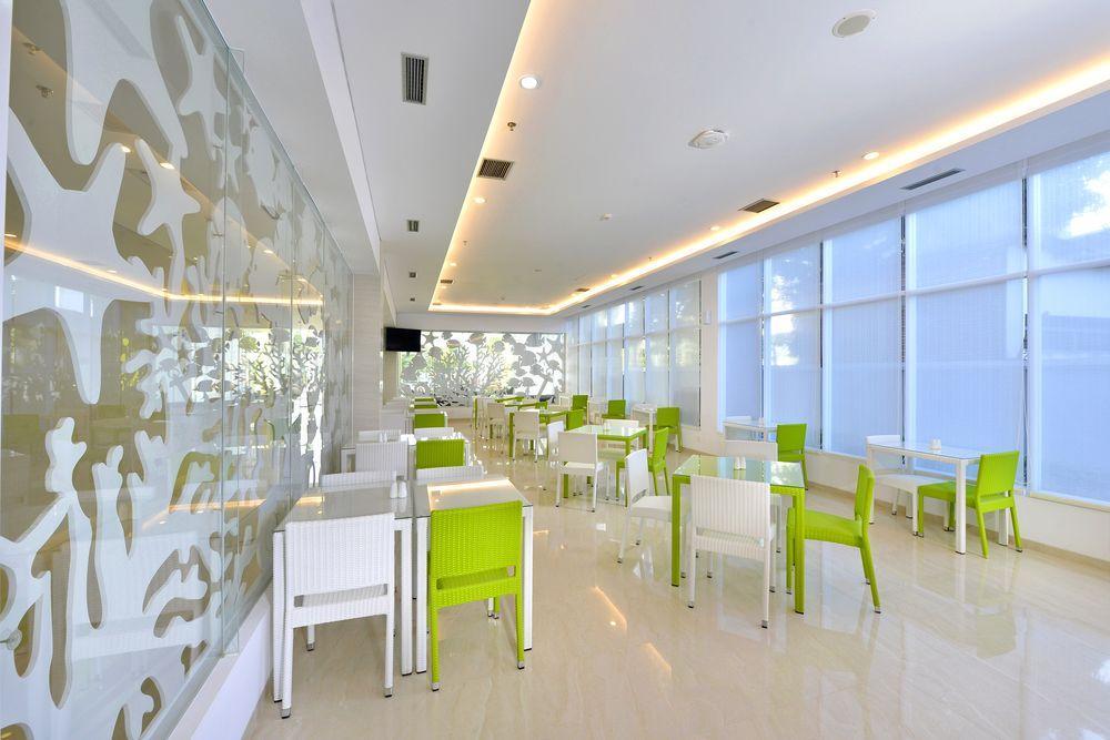 Whiz Prime Hotel Sudirman Cilacap Exterior foto