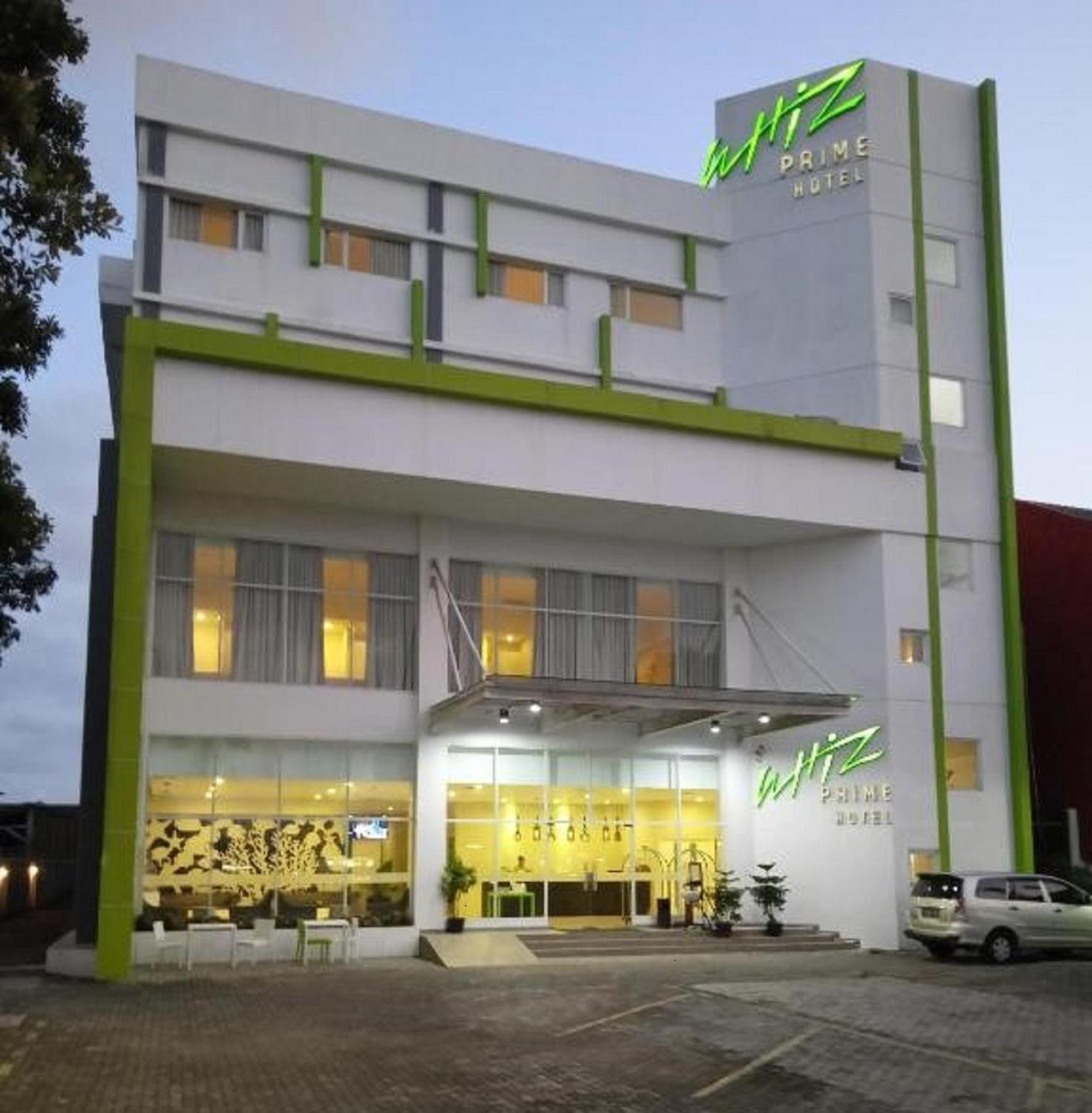 Whiz Prime Hotel Sudirman Cilacap Exterior foto