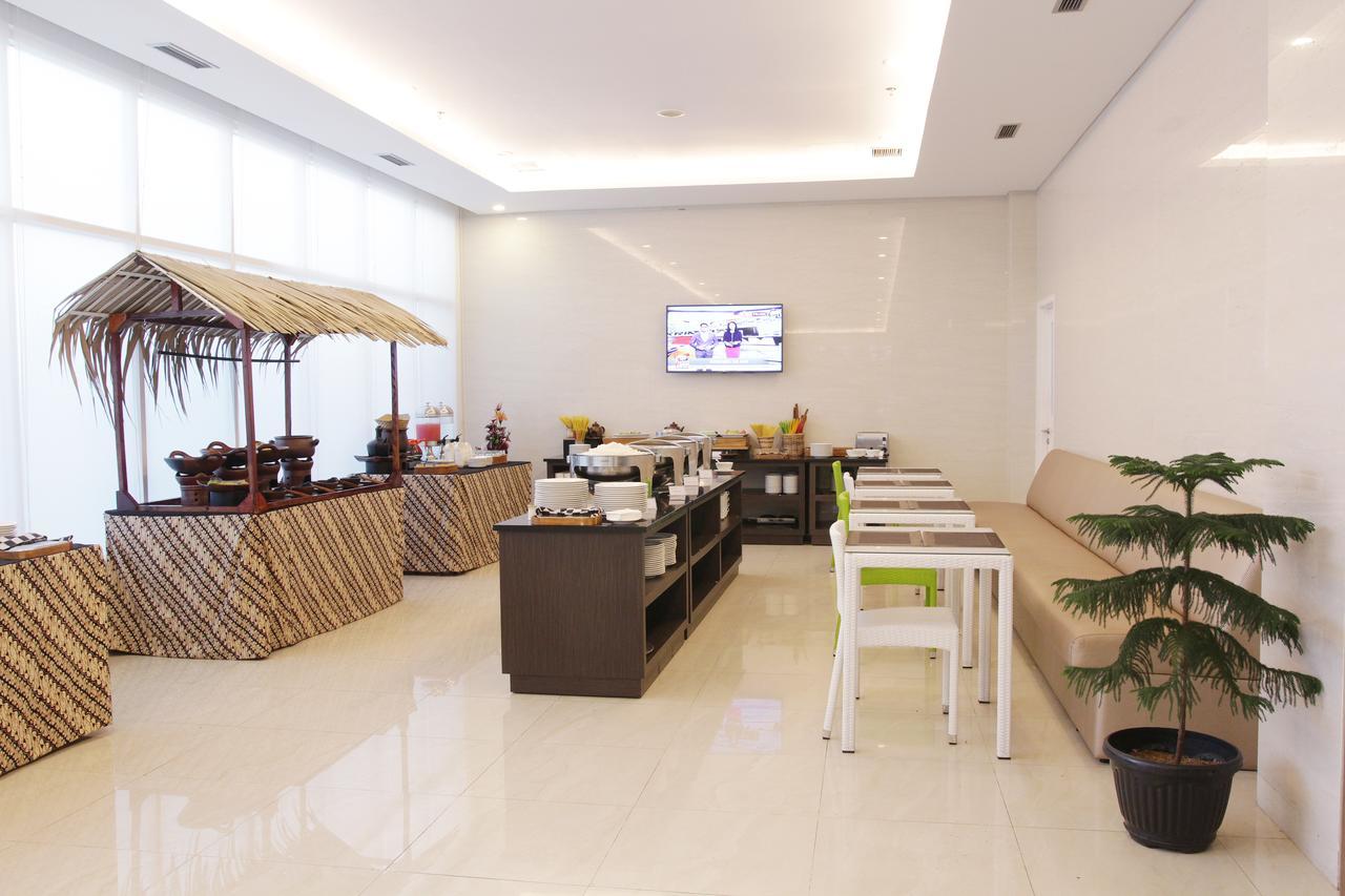 Whiz Prime Hotel Sudirman Cilacap Exterior foto
